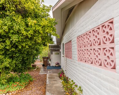 2-5652 Carport