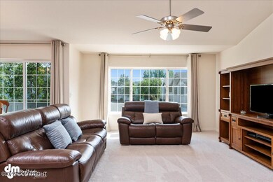 04-Living Room_MAX0012