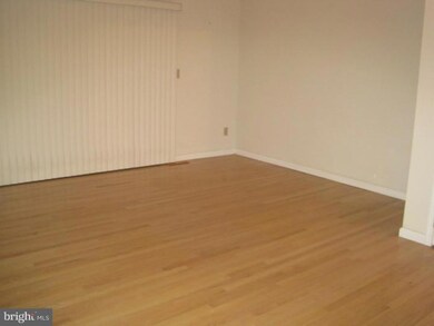 199 Canterbury Ct, East Windsor, NJ 08520 - photo 4