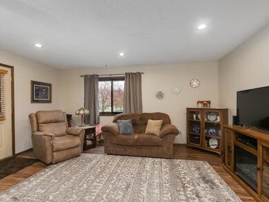 8978 Underwood Ln N Plymouth-004-005-Living Room-M