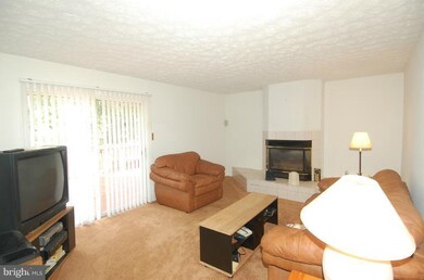 819 Cypress Point Cir, Bowie, MD 20721 - photo 2