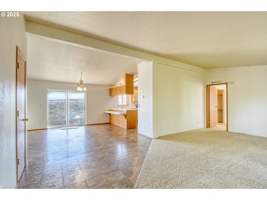 940 SE 9th St, Pendleton, OR 97801 - photo 2