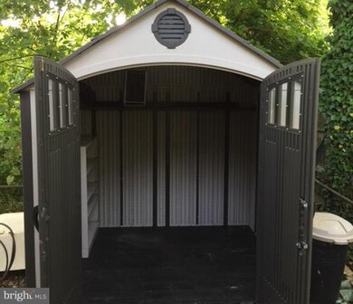 10 Washington Ave, Colonial Beach, VA 22443 - photo 3