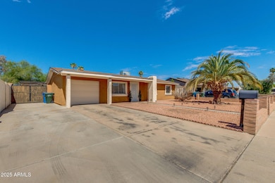 8032 W Clayton Dr, Phoenix, AZ 85033 - photo 3