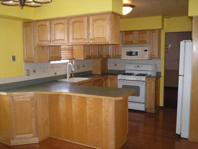 1886 Greenglen Ct, Columbus, OH 43229 - photo 2