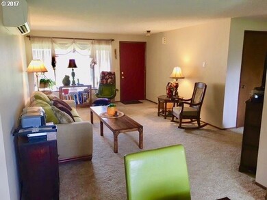 208 Charles Ct, Newberg, OR 97132 - photo 4