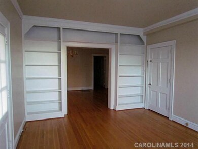 Living Room - Beautiful built-ins