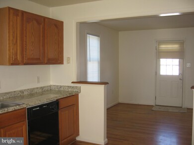 121 W 7th Ave, Ranson, WV 25438 - photo 3