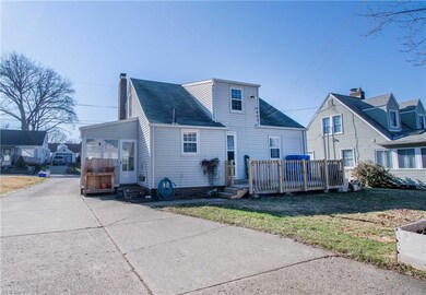 Brand new deck, concrete drive way, 3 seasons room