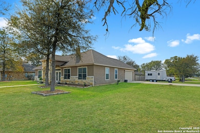 1310 Hunters Ct, Seguin, TX 78155 - photo 7