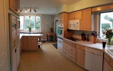 148 Russells Mills Rd, South Dartmouth, MA 02748 - photo 2