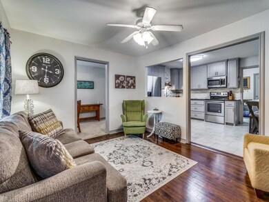 1403 Anthony St, Gainesville, TX 76240 - photo 3