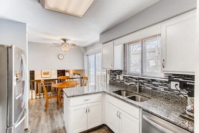 649 Devonshire Ln, Wheaton, IL 60189 - photo 2