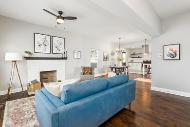 T 756 Stewart Ave00001