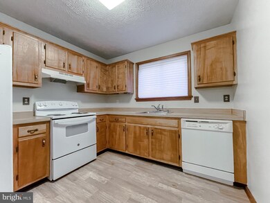 23386 Black Oak Ct, California, MD 20619 - photo 4