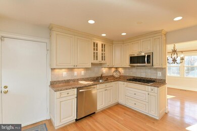 11813 Wayland St, Oakton, VA 22124 - photo 6