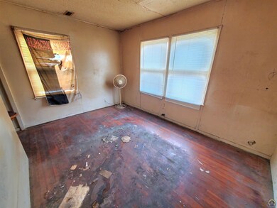 904 SE 33rd Terrace, Topeka, KS 66605 - photo 6