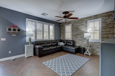 110 W Mountain Sage Dr-11