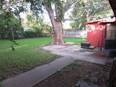 431 E Delz Dr, Houston, TX 77022 - photo 5
