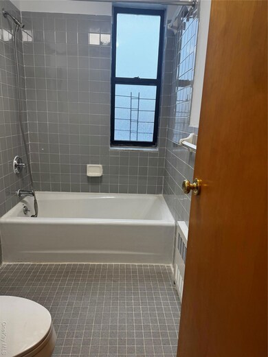 875 Longfellow Ave unit 4C, Bronx, NY 10474 - photo 4