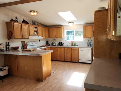 296 Livingston Way, Grants Pass, OR 97526 - photo 2