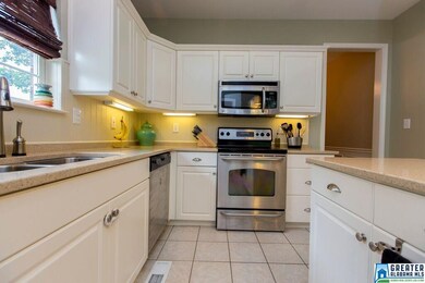 Large Kitchen featuring QUARTZ COUNTERS, Undermoun