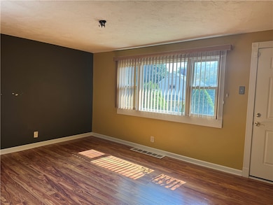 LIVING ROOM2