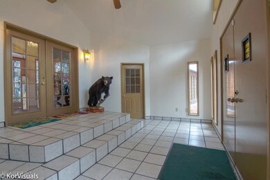 Newer, Lg Arctic Entry W/Tile Flooring!