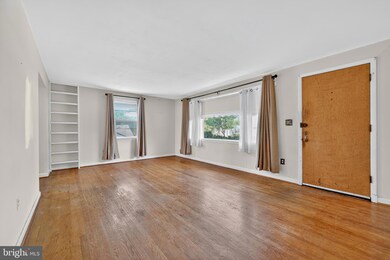 2807 Curtis Dr, Temple Hills, MD 20748 - photo 3