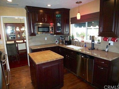 Gorgeous re-modeled kitchen with granite counters 
