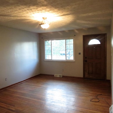 3455 Maple Shade Ct, Columbus, OH 43228 - photo 6