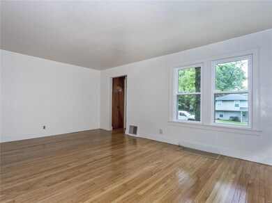 Living Room (13 x 19)