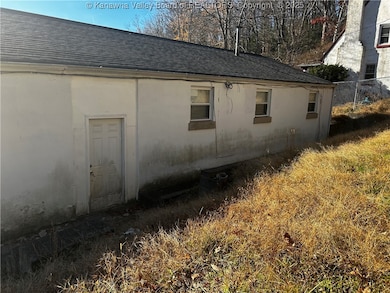 1842 Oakridge Dr unit B, Charleston, WV 25311 - photo 5