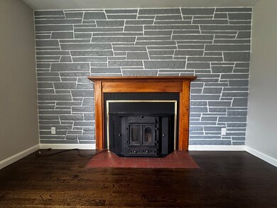 258 Poplar Ave, West Springfield, MA 01089 - photo 7