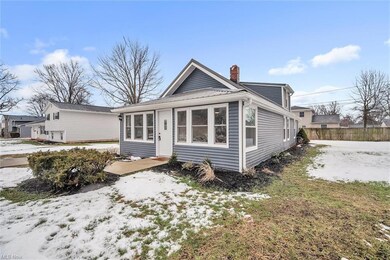 661 Hollywood Ave, Sheffield Lake, OH 44054 - photo 2