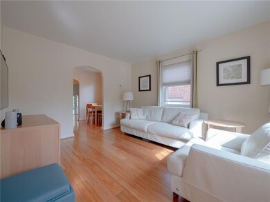 A peek towards the diningroom