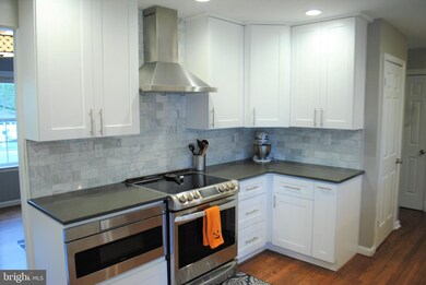 241 Wheatsheaf Ln, Langhorne, PA 19047 - photo 4