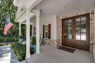 03_CheeyoWay_149_FrontPorch-Entry
