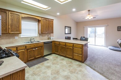 Kitchen: Dining Room