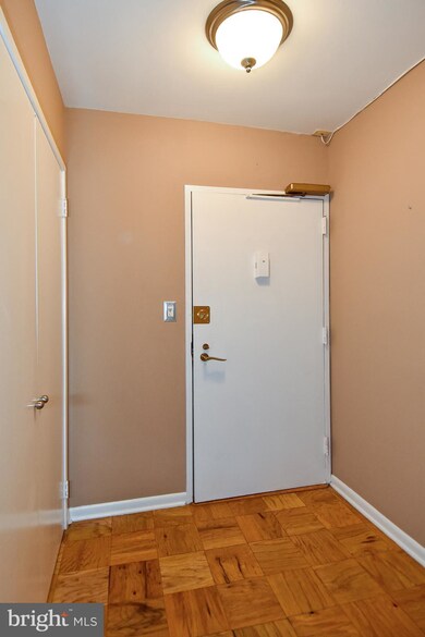 1001 26th St NW unit 603, Washington, DC 20037 - photo 5
