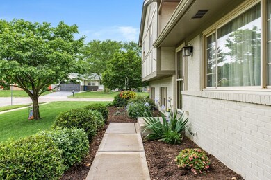 240 Trafalgar Ct