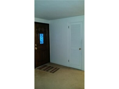 Entry/Foyer.