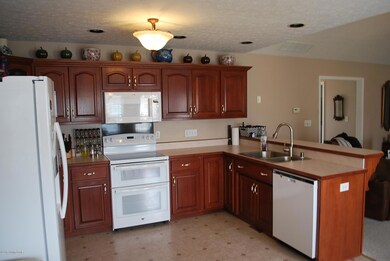 536 Helmwood Cir, Mount Washington, KY 40047 - photo 7