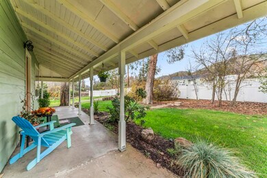 10085 Blackwell Rd, Central Point, OR 97502 - photo 2