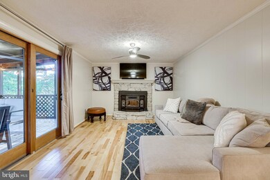 12530 Cliff Edge Dr, Herndon, VA 20170 - photo 2