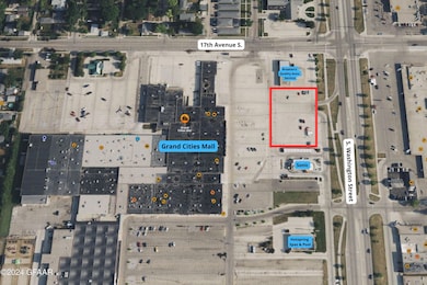 1726 S Washington St, Grand Forks, ND 58201 - photo 2