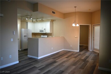 10245 S Maryland Pkwy unit 234, Las Vegas, NV 89183 - photo 2