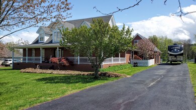 Plenty of parking in this driveway!!
