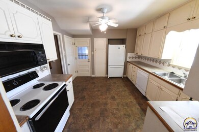 215 SW Hillside Ave, Topeka, KS 66611 - photo 3