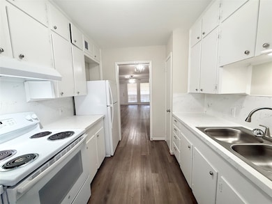 500 Willow Dr unit B4, Lake Jackson, TX 77566 - photo 5